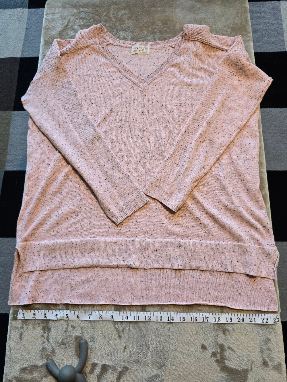 Poof Apparel Speckled V-Neck Sweater Pink Size Large Cotton Rayon Blend